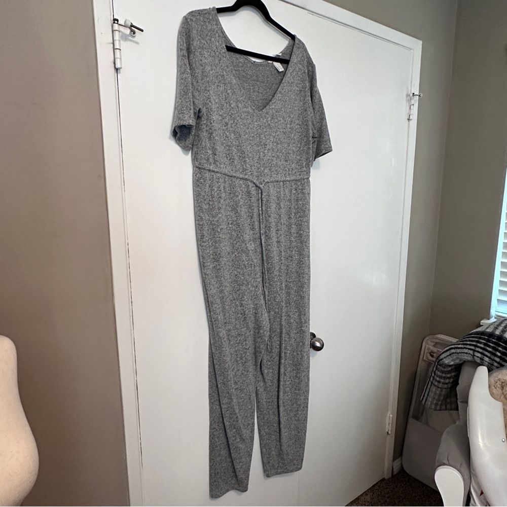 SOLD [H&M MAMA] V Neck Jumpsuit